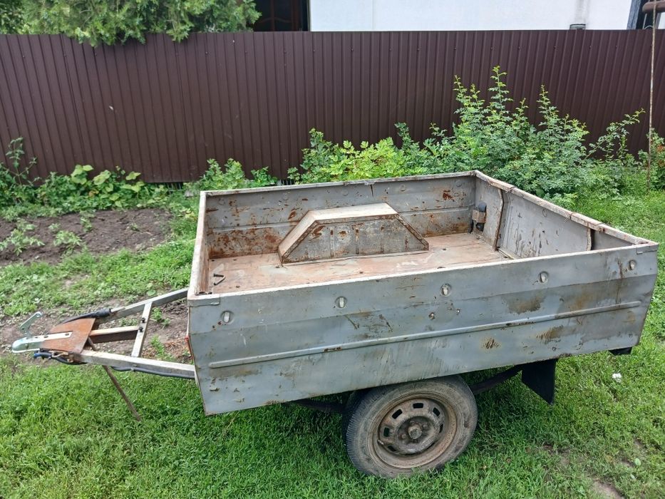 Продам три причепи до легкового автомобіля а гарному стані,один алюмінівий .торг