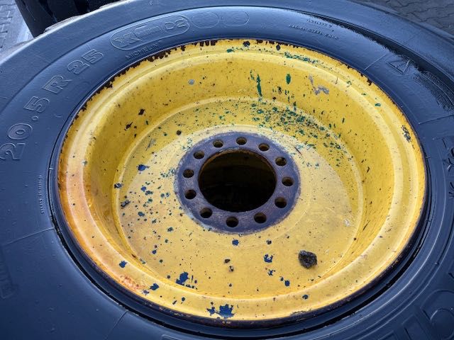 20.5-25 koła komplet pełne wypełnione pianką komatsu wa 250