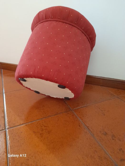 Vendo Banco puf vermelho