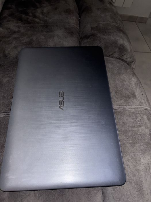 Sprzedam laptopa asus