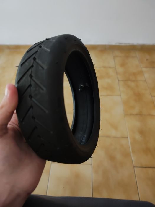Pneu pequeno de trotinete elétrica