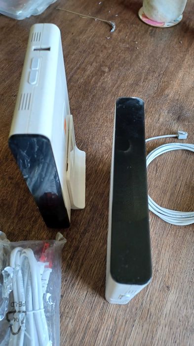 2 ROUTERy WiFi ze wbudowanym modemem ADSL2+ marki SAGEM +kabelki