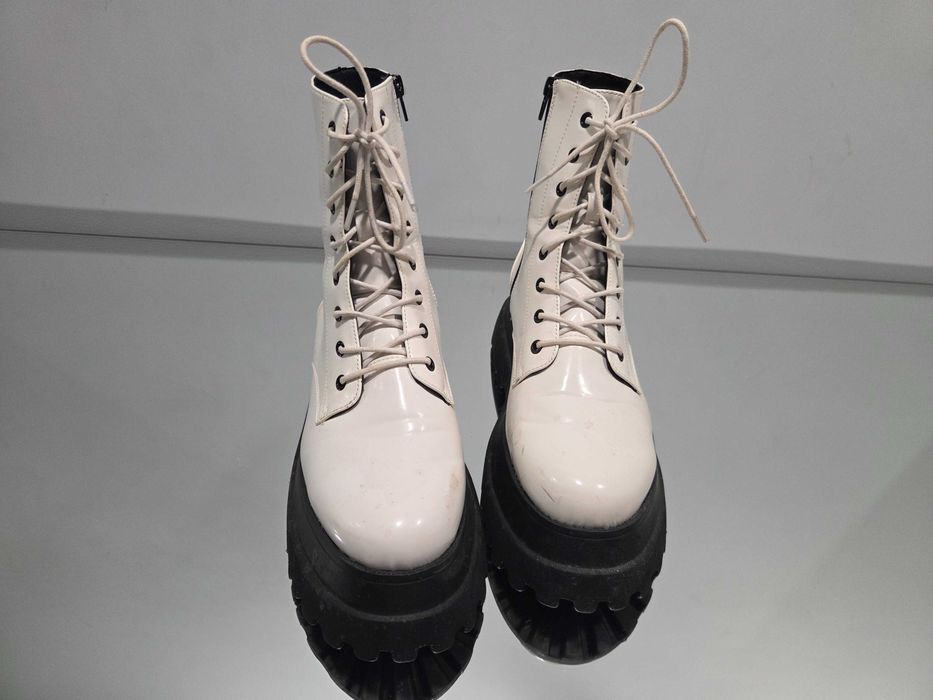Białe botki ASOS DESIGN  r,42 27,7 cm