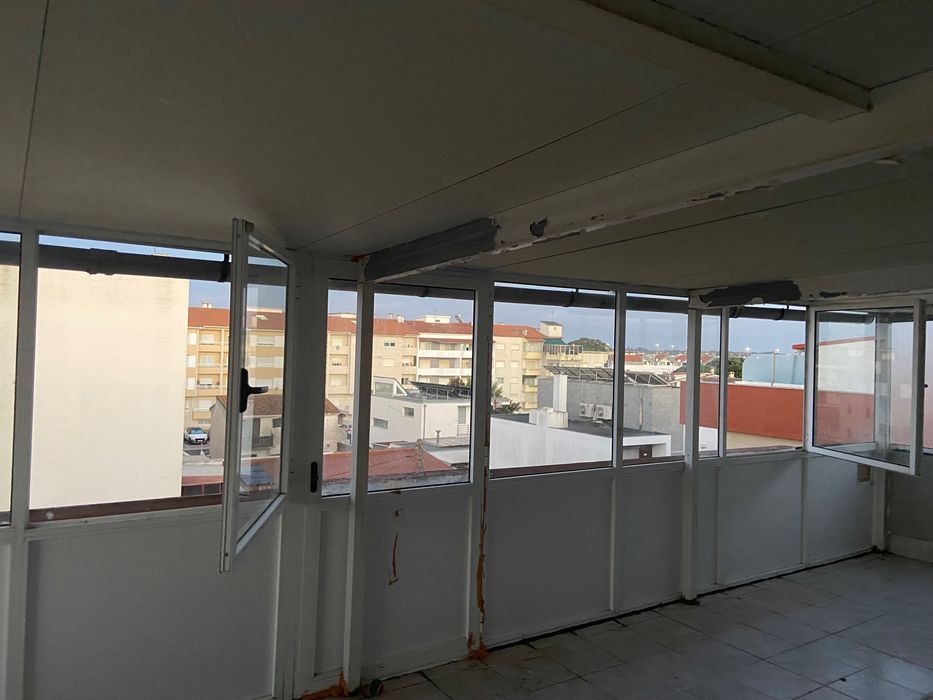 Divisorias para arrumos ou terraço