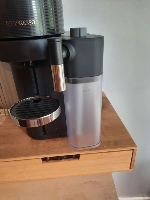 Maquina de Café Nespresso gran Lattissima