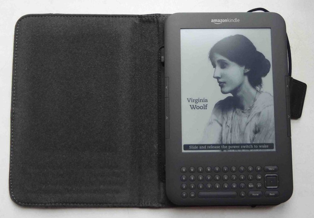 Электронная книга Amazon Kindle D00901 с чехлом