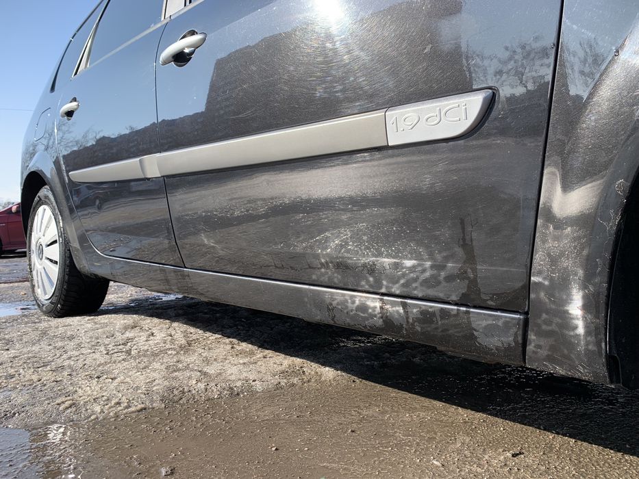 Renault Grand Scenic в рідній фарбі