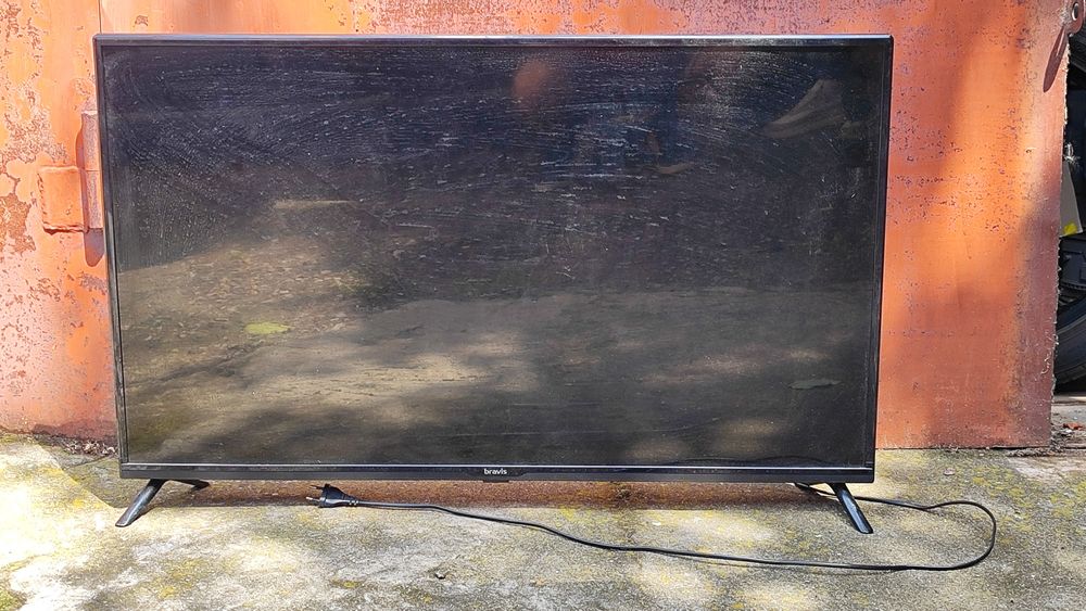 Продам телевізор Bravis LED-43G5000 smart + T2
