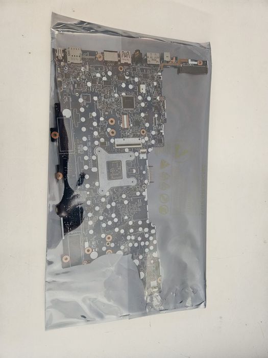 Vendo mainboard p/ Elitebook 840 G3 PN:826806.601