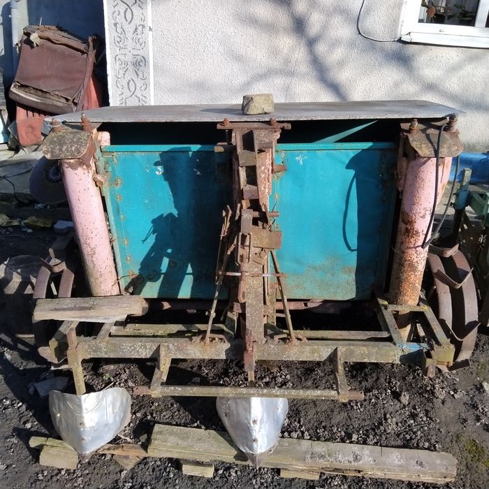 Картопле сажалка на три рядки