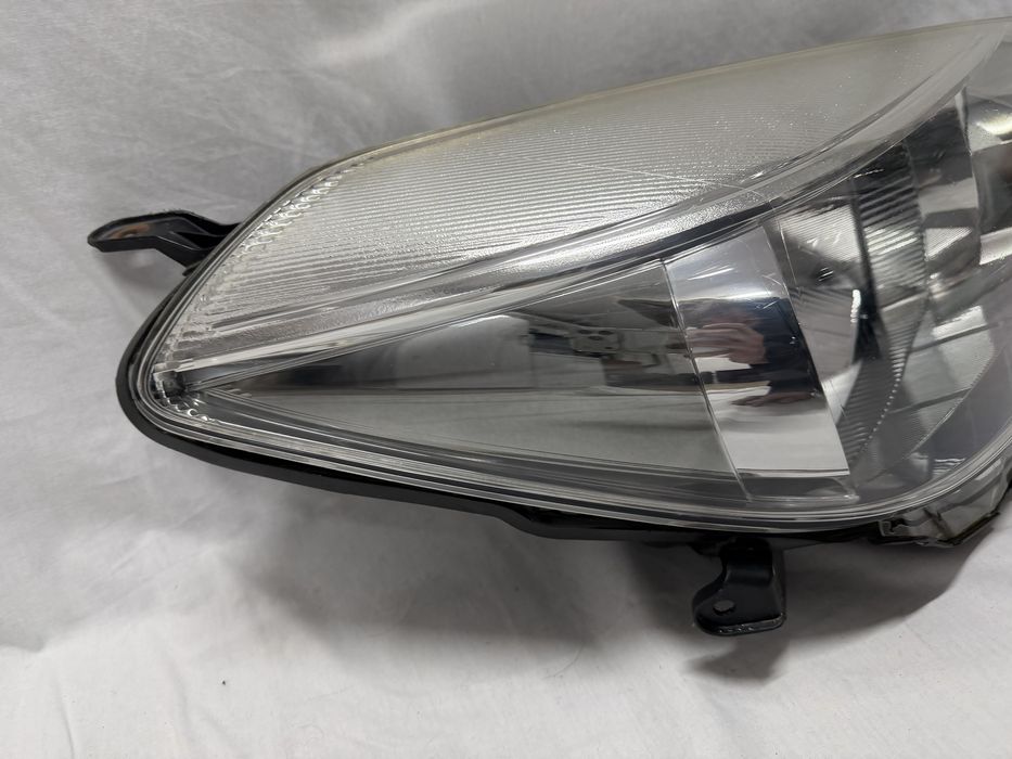 Lampa Prawy Przód Toyota Yaris III 11-14r.