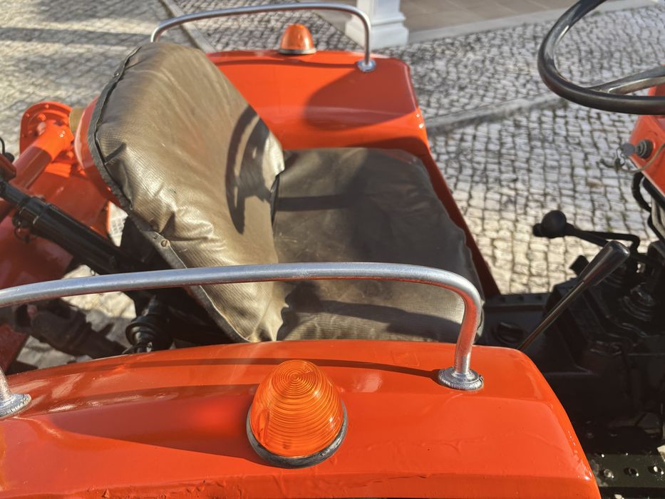 Trator Kubota L1500DT com fresa