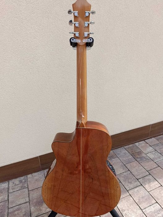 Gitara elektroakustyczna lutnicza Minh Hằng Guitar + Fishman Presys Blend