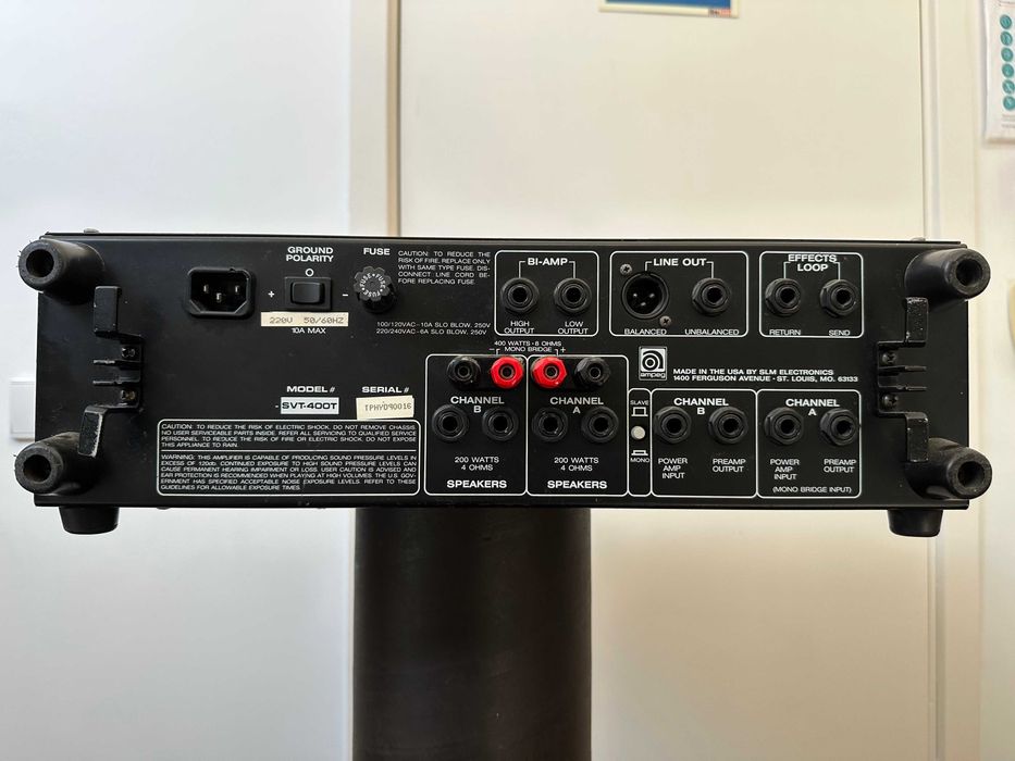 Amplificador de baixo Ampeg SVT-400T