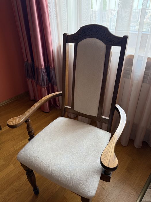 Крісла дубові в хорошому стані !