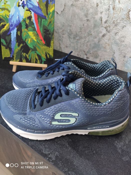 Продам жіночі кросівки Skechers
