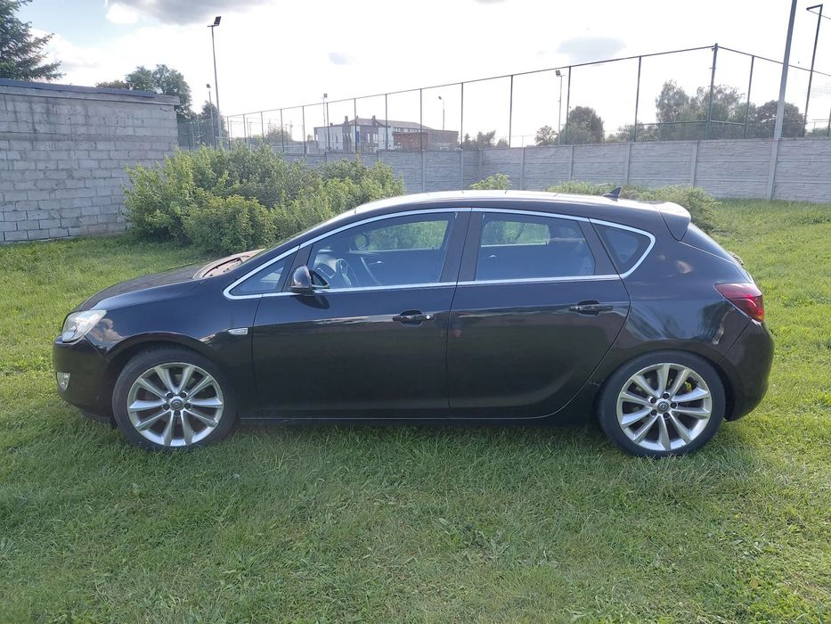 Opel Astra Opel Astra J 1.6 CDTI • 2010 • COSMO • 185 tys. km • Bogata wersja