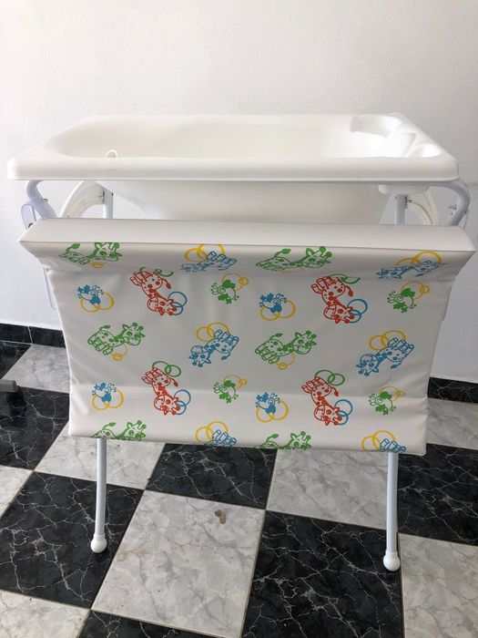 Banheira de dar banho a bebé