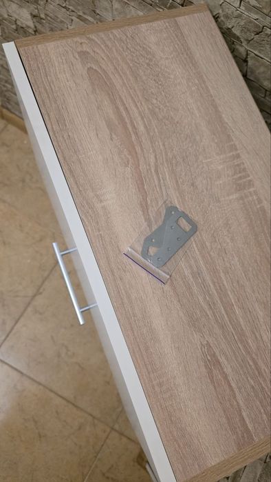 Кухня нова, кухонний шкафчик