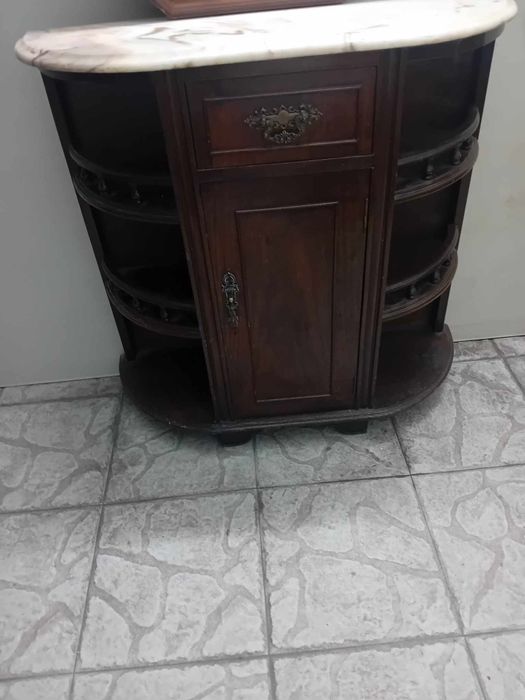 Móvel de entrada com pedra mármore e espelho só 20€ para desocupar.