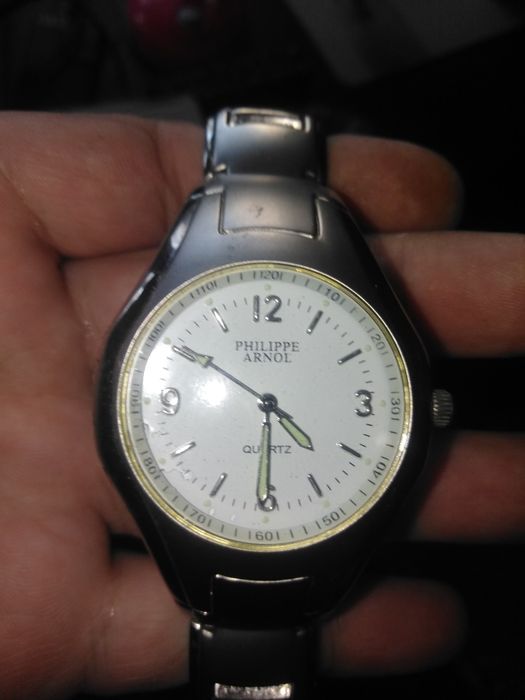 Часы кварц,идут нормально.