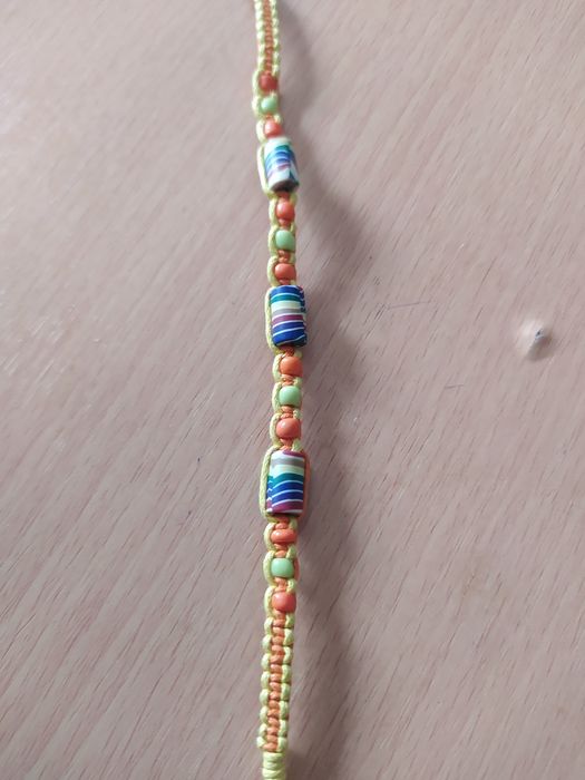 Pulseira laranja e amarelo com missangas NOVA