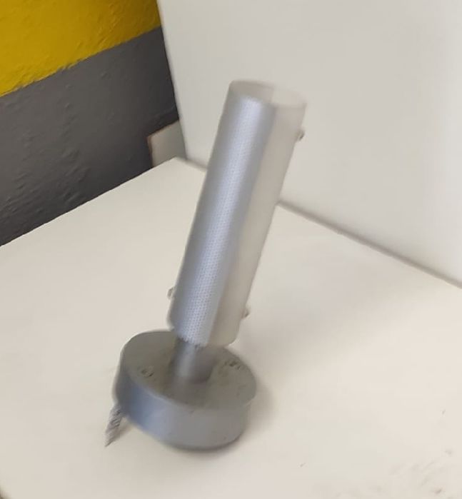 Candeeiro de mesa cinzento