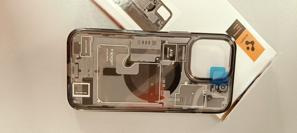 Etui Spigen iPhone 14 Pro Max