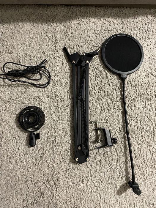 Микрофон HATOR в очень хорошом состоянии