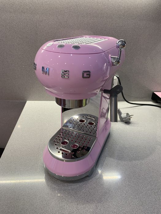 Máquina de Cafe Manual Smeg ECF01PKEU