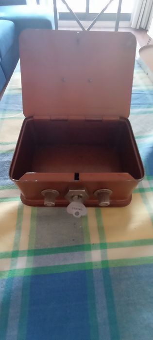 Cofre antigo  Chaves do Areeiro