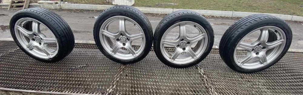Продам комплект літніх шин 215/45 із дисками R17