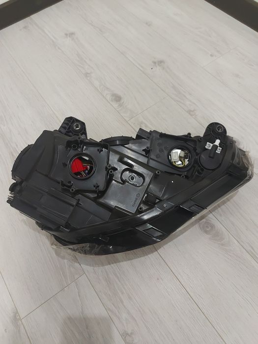 Фара на Ауді А3 8 v 2014