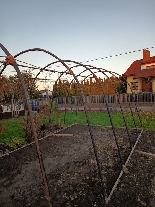 Sprzedam konstrukcję pod tunel do pomidorów