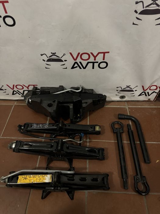 Домкрат Буксировочний Крюк Ключ Renault Рено Меган Сценнік Кенго Кліо