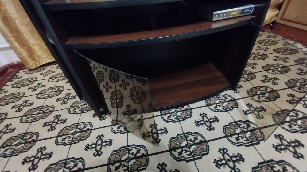 Тумба під радіотелеапаратуру