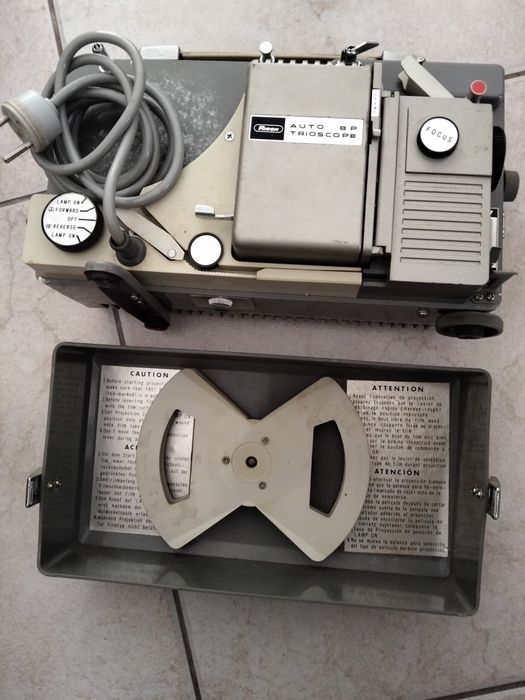 Projetor de Filmes Super 8 / 8 mm Ricoh Auto 8P Trioscope