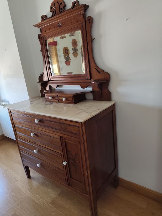 Conjunto de Quarto Antigo em Madeira Maciça com Mármore – 500 €