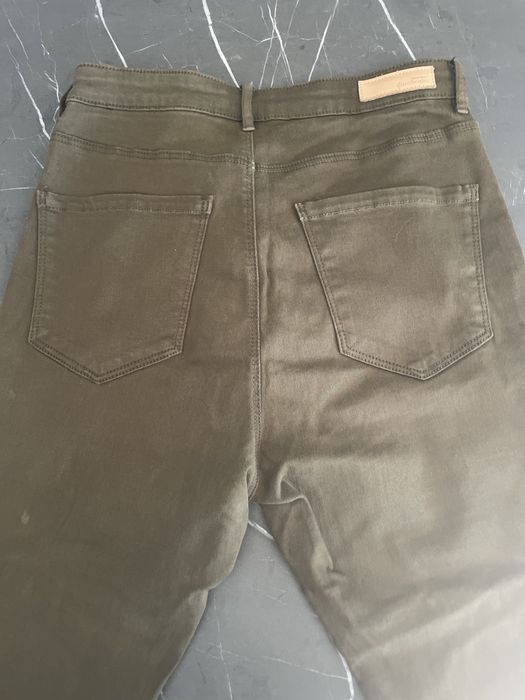 Vendo calças stradivarius