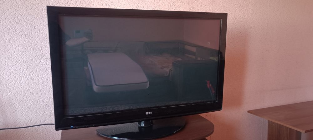 Телевізор LG 42 дюйма