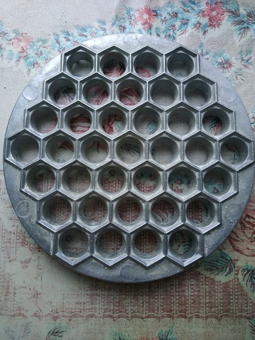 Пельменница, вареничница.