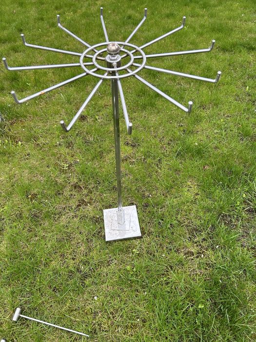 Торговельне обладнання(полки, стойки, тремпеля,кронштейни) ТЕРМІНОВО