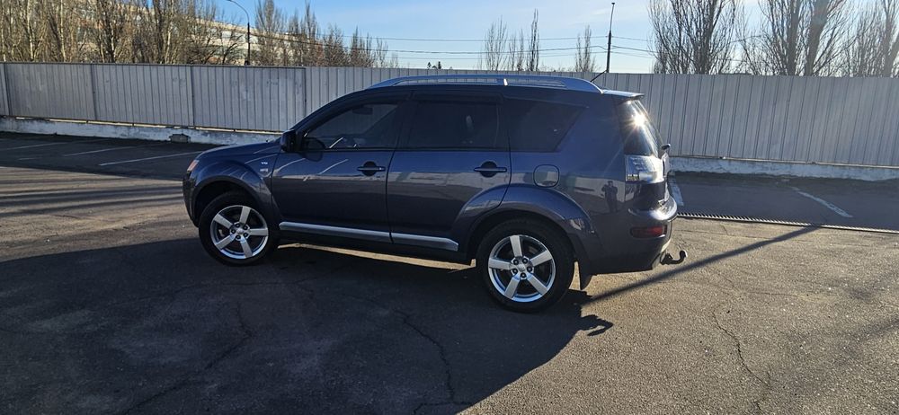 Продам Mitsubishi Outlander xl