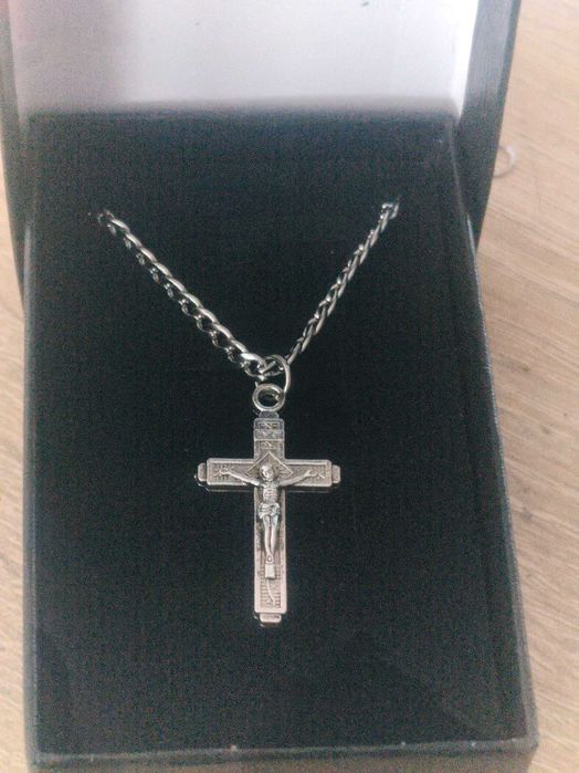 Naszyjnik pancerka 45 cm krzyżyk pudełko