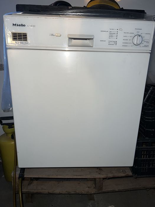 Maquina loiça miele