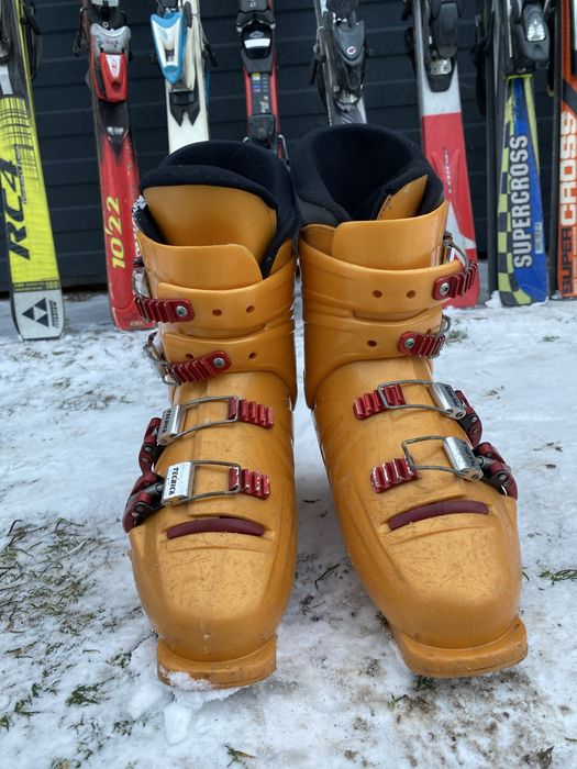 Лижні чоботи та лижі (боти)та тюбінг