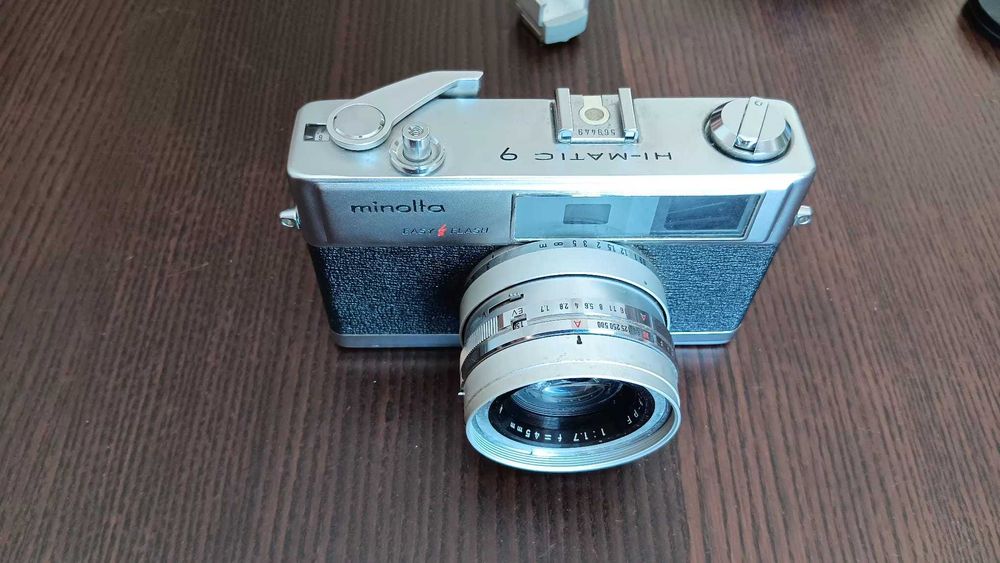 Minolta Hi-Matic 9 Analógica c/ lente minolta 45mm 1.7 + Flash Toshiba