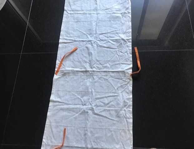 Estore Romano branco com tira cor de laranja