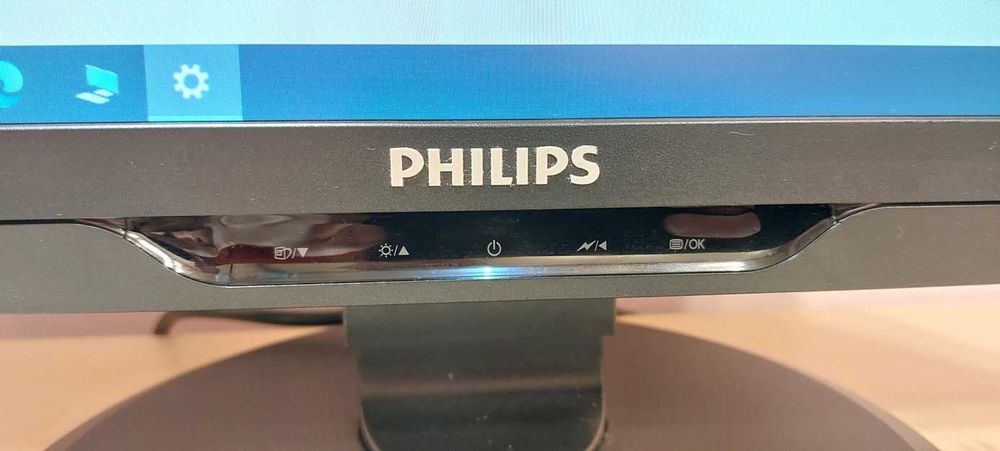 Komputer stacjonarny Dell, i5, SSD 120 GB z monitorem 22"