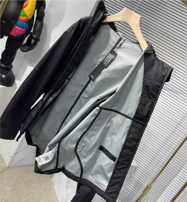 Klasyczna czarna kurtka z kapturem Marki Stone Island